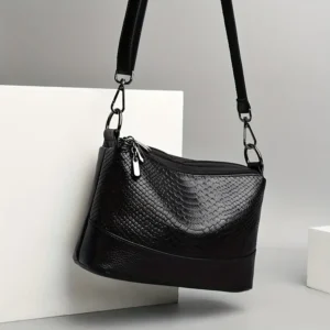 Crocodile Chic: A Stylish and Practical Crossbody Bag for the Modern Woman